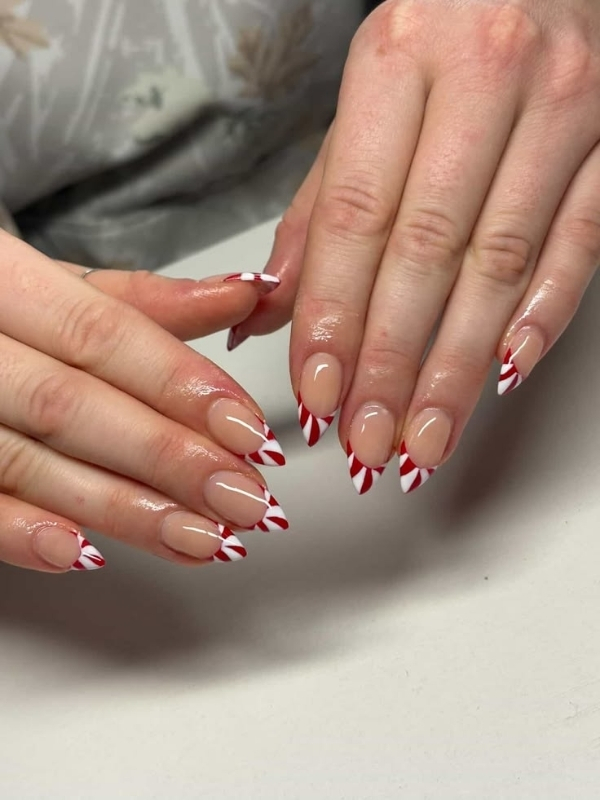 Simple-Christmas-Nail-Ideas-for-Women