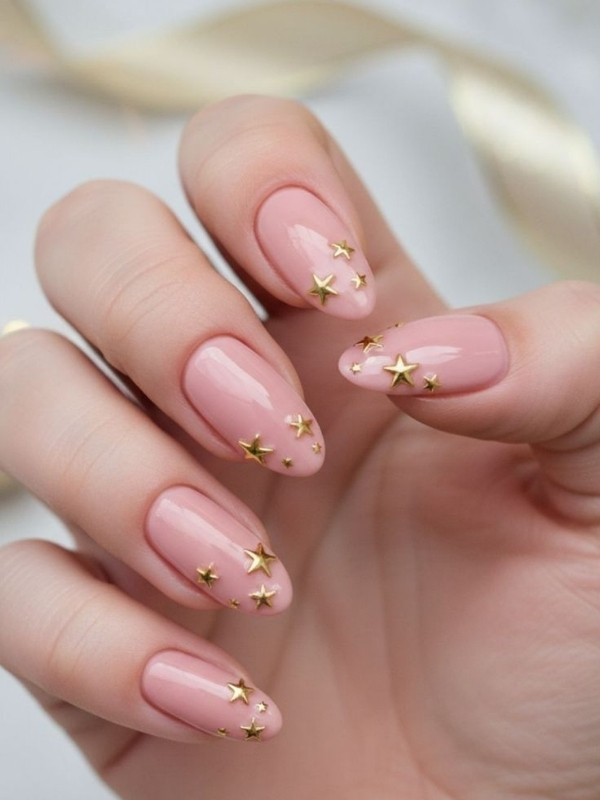 Simple-Christmas-Nail-Ideas-for-Women