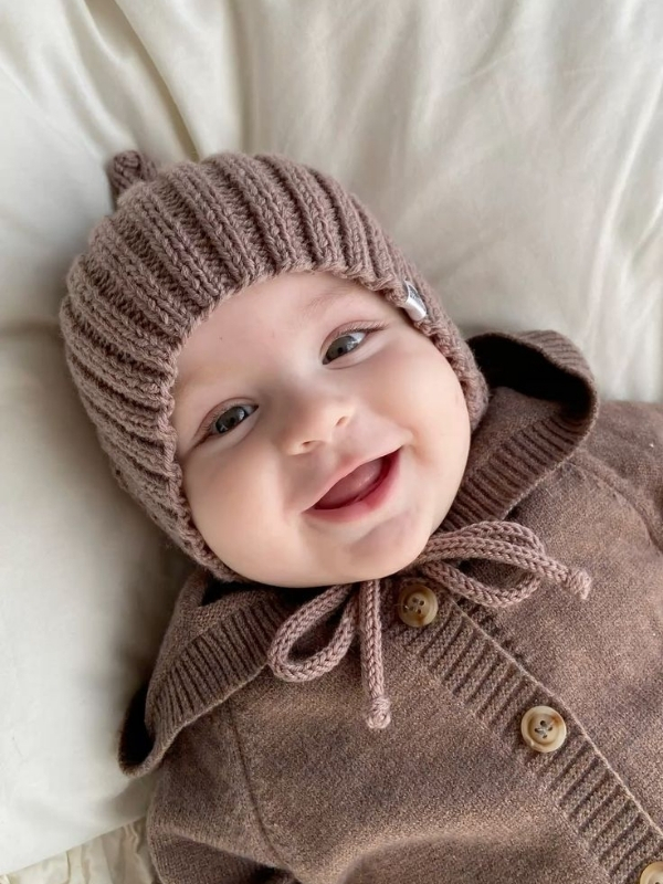 Simple-Newborn-Baby-Photoshoot-Ideas-at-Home