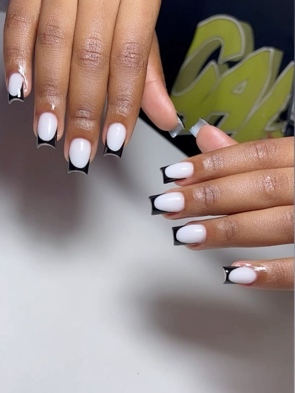 Stunning-Black-and-White-Nail-Designs-for-Women
