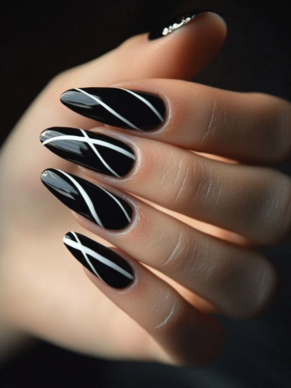 Stunning-Black-and-White-Nail-Designs-for-Women