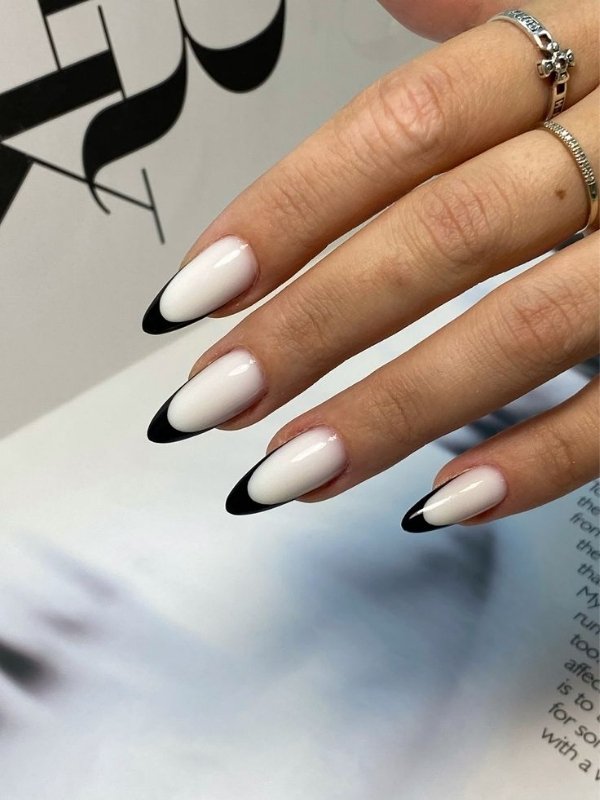 Stunning-Black-and-White-Nail-Designs-for-Women