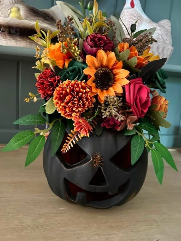 DIY-Pumpkin-Planter-Ideas-for-Halloween-Front-Porches