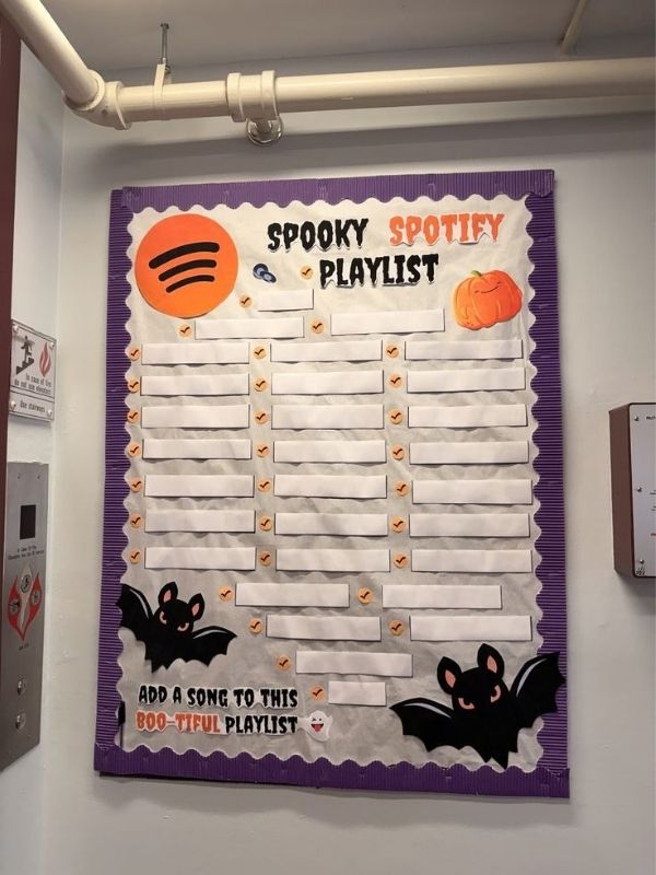 Halloween-Classroom-Decor-Ideas-for-Doors-Walls-and-Windows