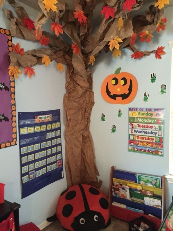 Halloween-Classroom-Decor-Ideas-for-Doors-Walls-and-Windows