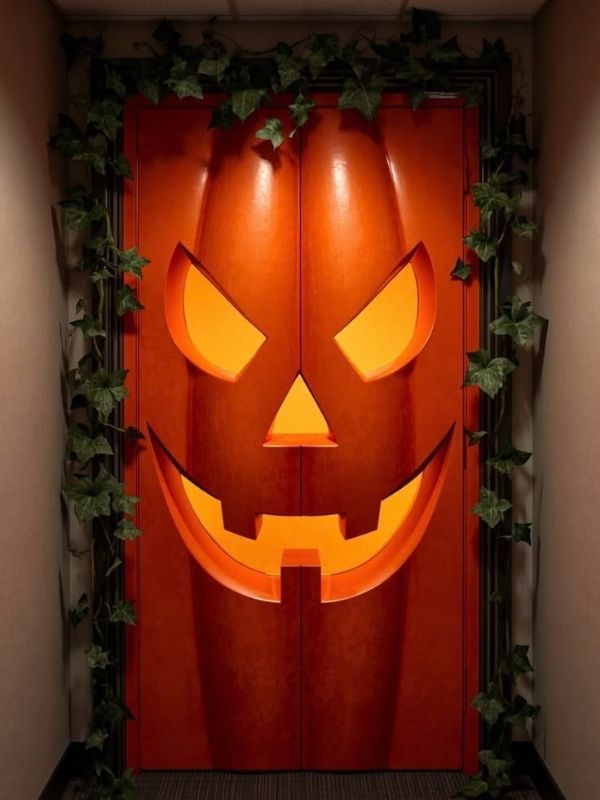 Halloween-Classroom-Decor-Ideas-for-Doors-Walls-and-Windows