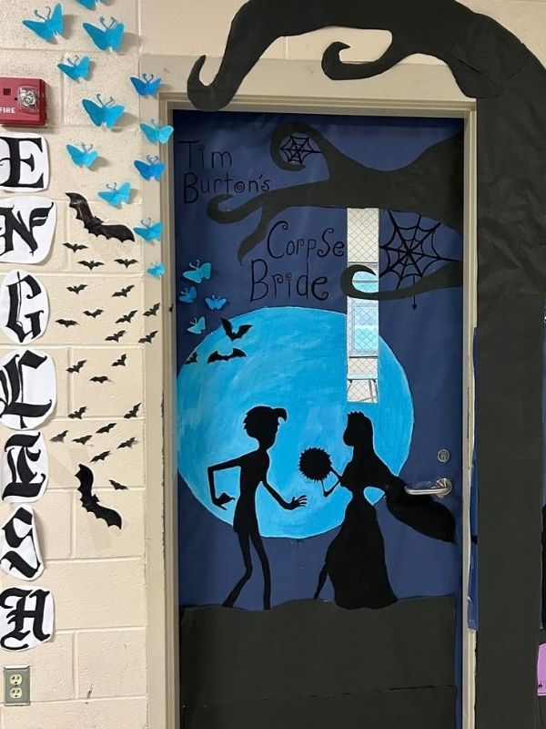 Halloween-Classroom-Decor-Ideas-for-Doors-Walls-and-Windows