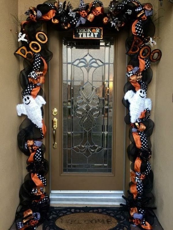 Halloween-Classroom-Decor-Ideas-for-Doors-Walls-and-Windows