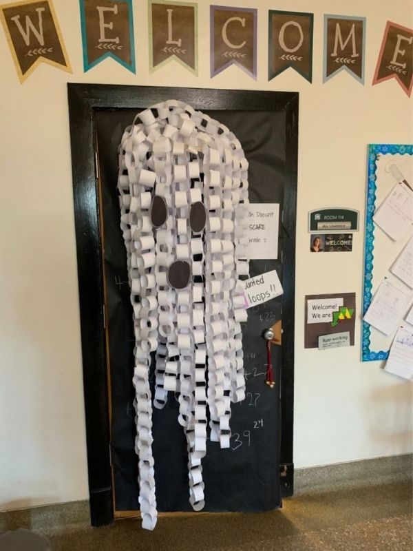 Halloween-Classroom-Decor-Ideas-for-Doors-Walls-and-Windows