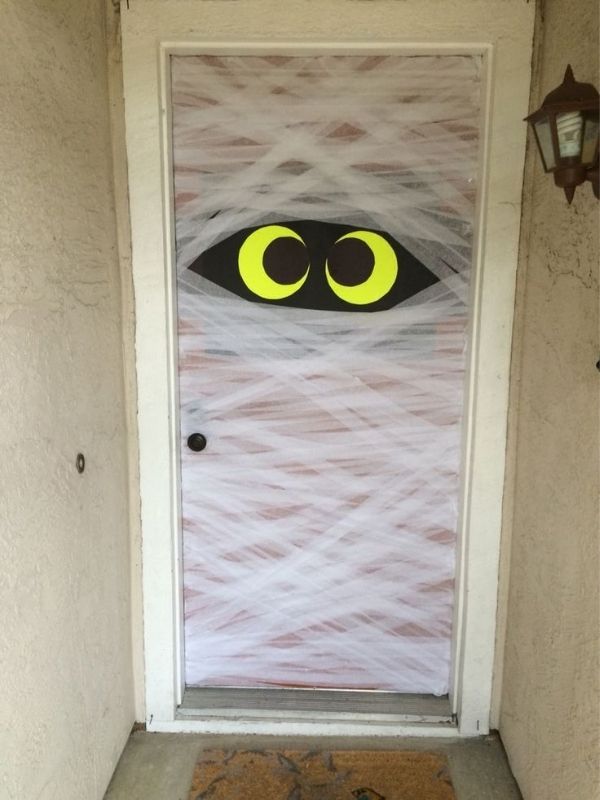 Halloween-Classroom-Decor-Ideas-for-Doors-Walls-and-Windows