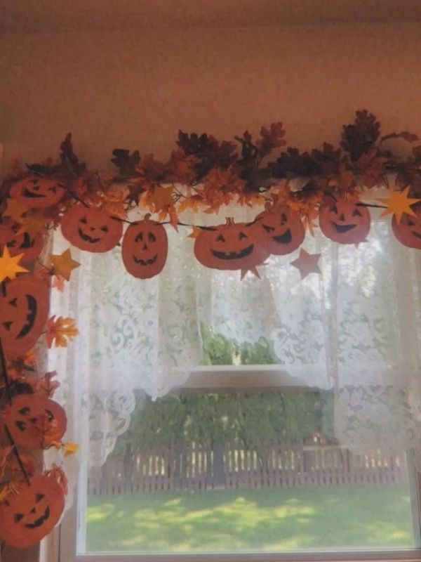Halloween-Classroom-Decor-Ideas-for-Doors-Walls-and-Windows