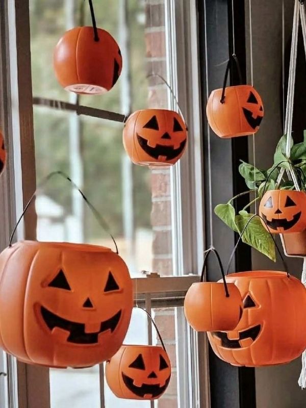 Halloween-Classroom-Decor-Ideas-for-Doors-Walls-and-Windows