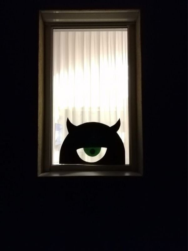 Halloween-Classroom-Decor-Ideas-for-Doors-Walls-and-Windows