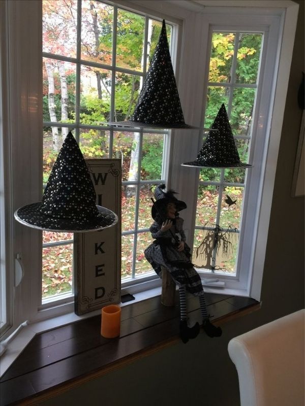 Halloween-Classroom-Decor-Ideas-for-Doors-Walls-and-Windows