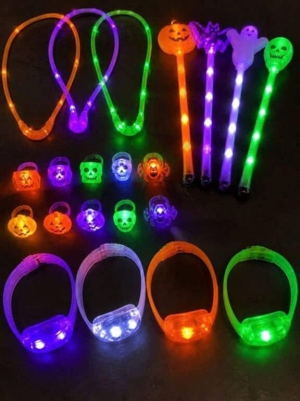 Halloween-Party-Favour-Ideas-for-Kids-and-Adults