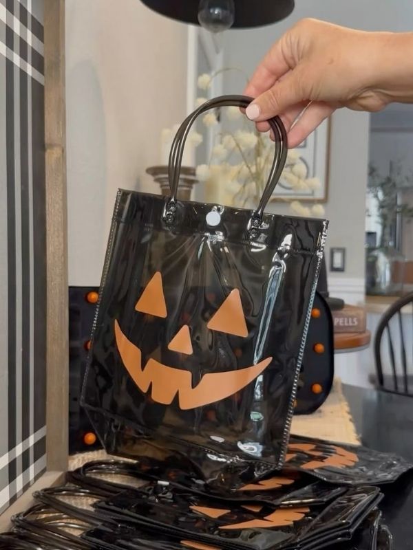 Halloween-Party-Favour-Ideas-for-Kids-and-Adults