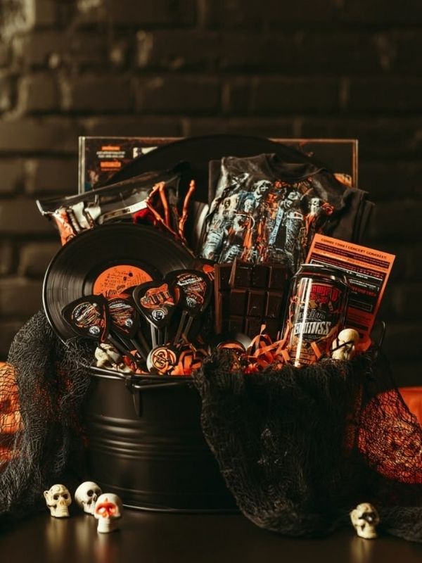 Halloween-Spooky-Basket-Ideas-for-Kids-Teens-and-Adults