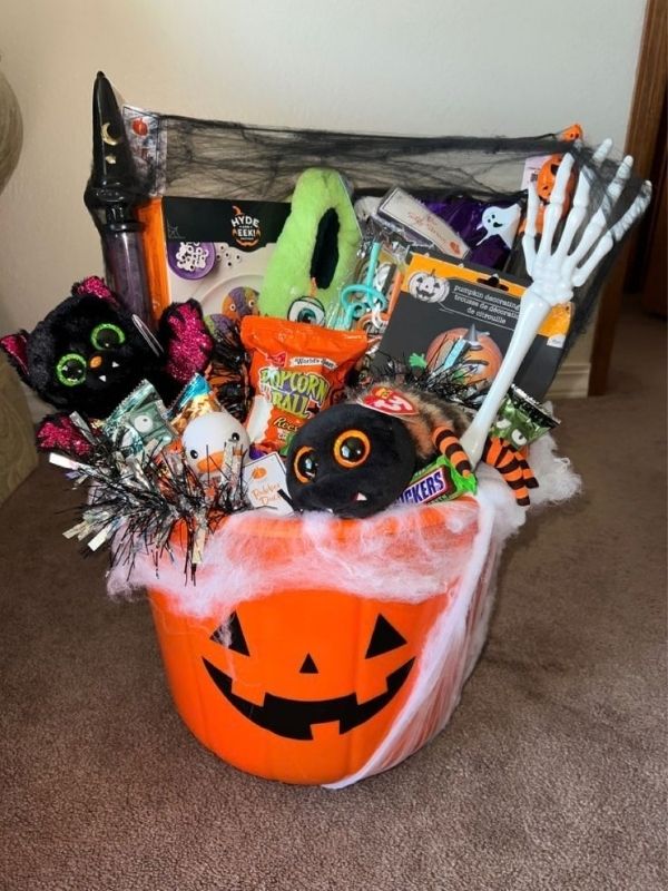 Halloween-Spooky-Basket-Ideas-for-Kids-Teens-and-Adults