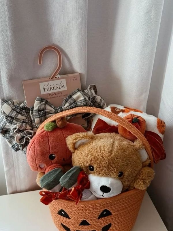 Halloween-Spooky-Basket-Ideas-for-Kids-Teens-and-Adults