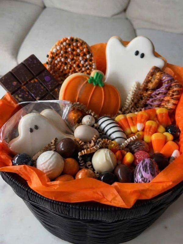 Halloween-Spooky-Basket-Ideas-for-Kids-Teens-and-Adults