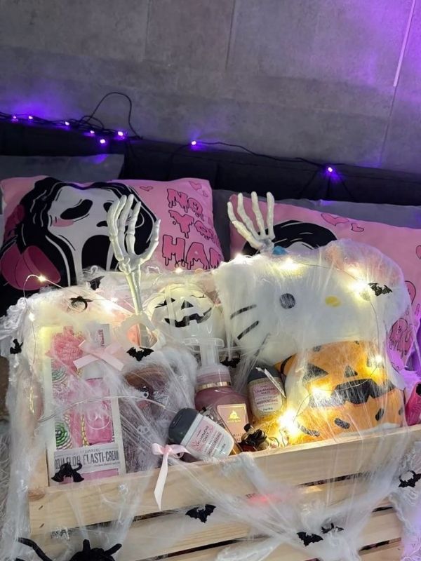 Halloween-Spooky-Basket-Ideas-for-Kids-Teens-and-Adults