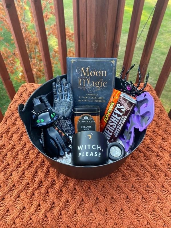 Halloween-Spooky-Basket-Ideas-for-Kids-Teens-and-Adults