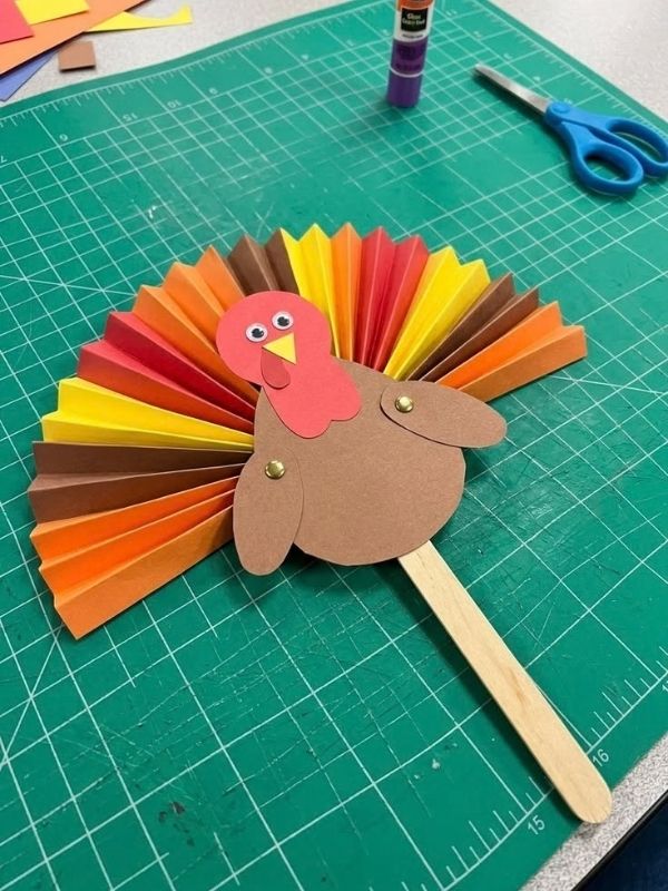 Thanksgiving-Bulletin-Board-Ideas-to-Make-Your-Classroom-More-Festive