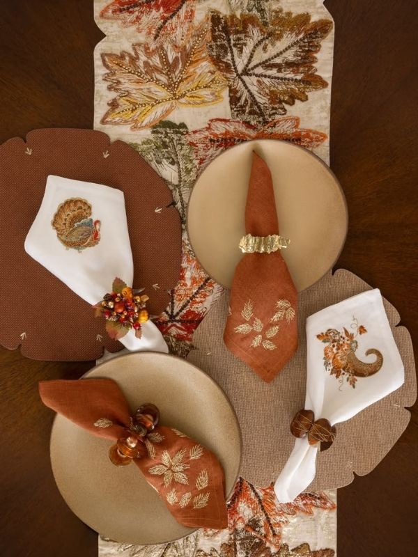Thanksgiving-Decorating-Ideas-for-a-Warm-and-Cozy-Celebration