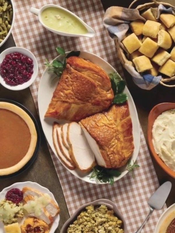 Thanksgiving-Hosting-Checklist-Ideas-for-a-Stress-Free-Holiday